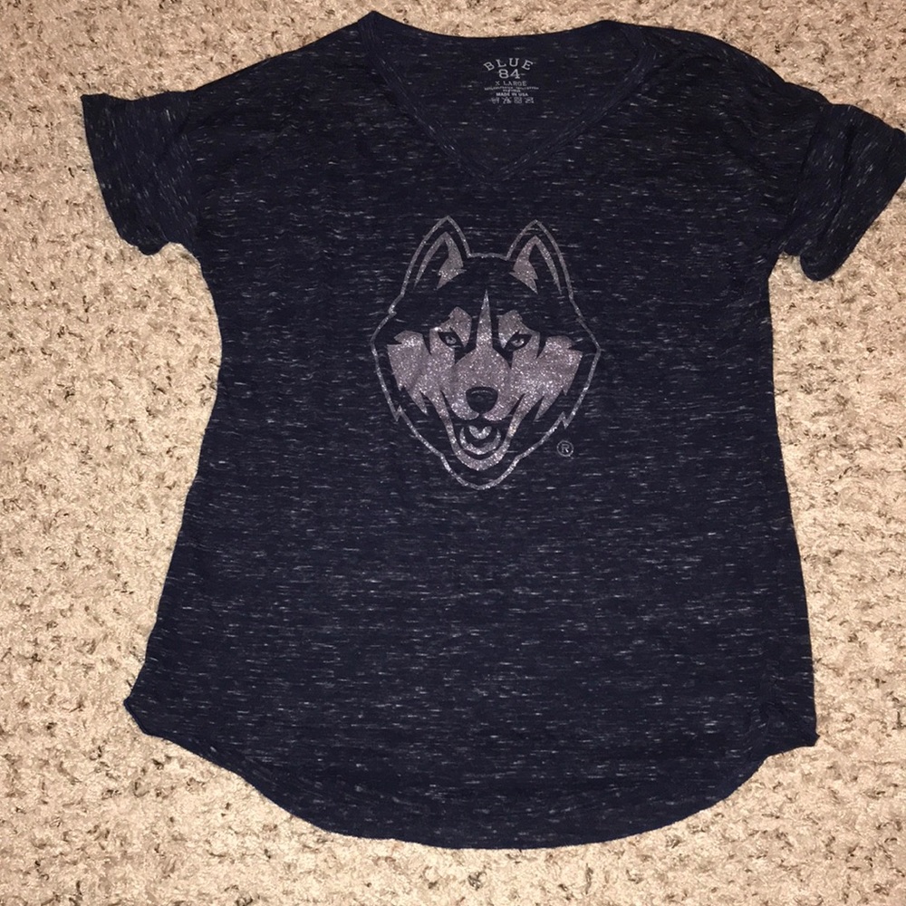 💃🏻 UConn Burnout T Shirt